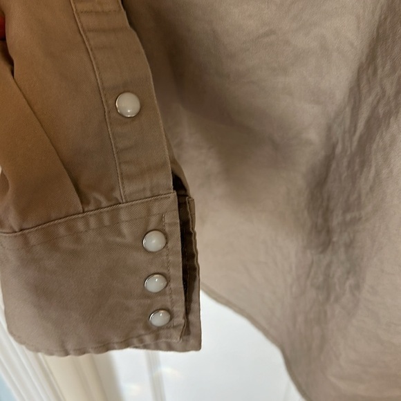 Wrangler Mens Authentic Cowboy Cut®
Work Shirt- Khaki Size XLARGE - Picture 9 of 13